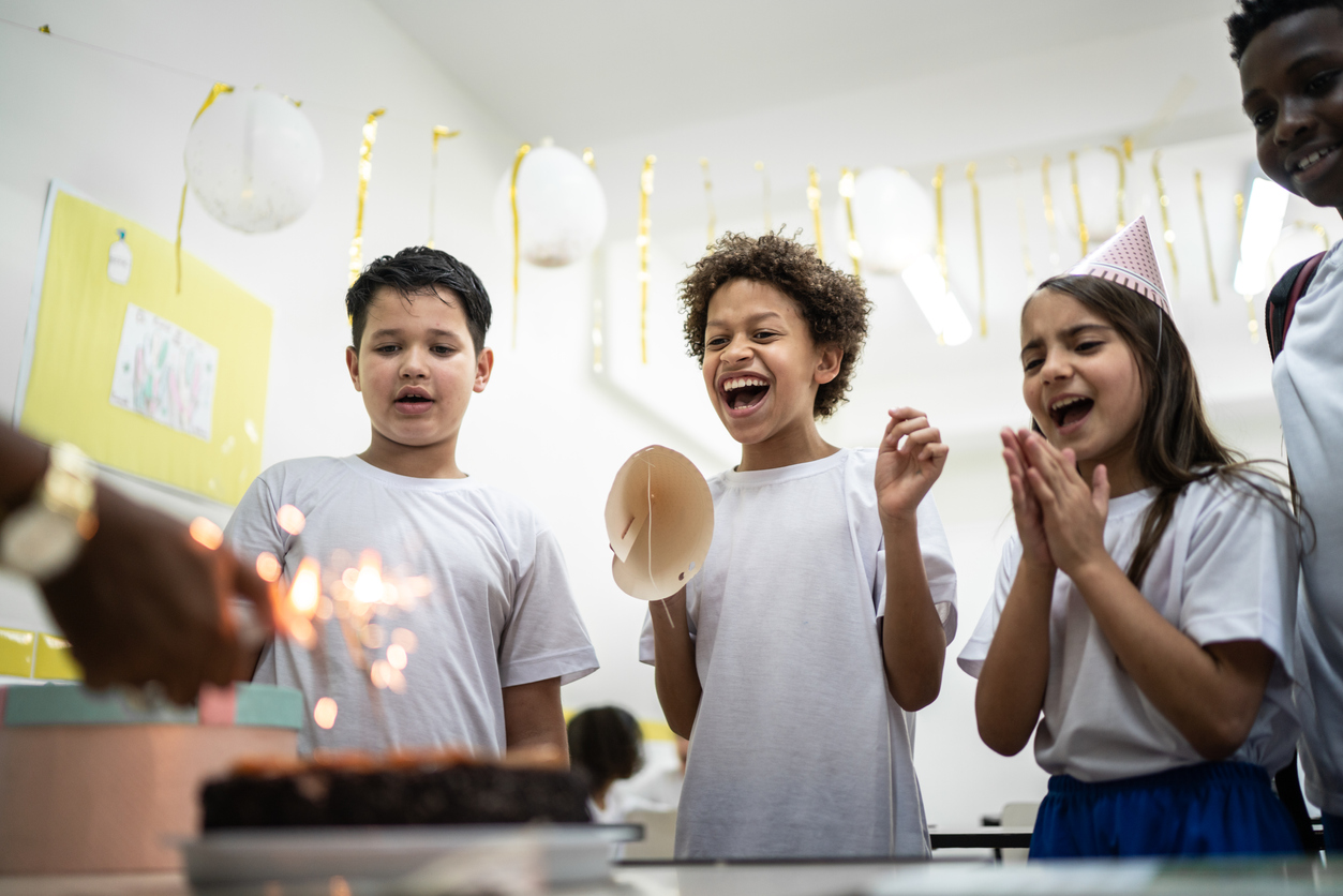 Οι συμμαθητές ενός 8χρονου παιδιού του έκαναν το πιο όμορφο δώρο: Το πρώτο του πάρτι γενεθλίων! Η συγκίνηση της μητέρας του που δεν είχε χρήματα να του κάνει πάρτι