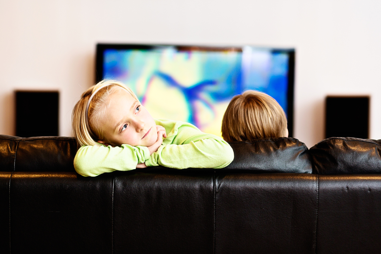 Όταν τα παιδιά εκτίθενται σε εικόνες βίας δεν νιώθουν ασφαλή- O ρόλος των γονιών και των ορίων