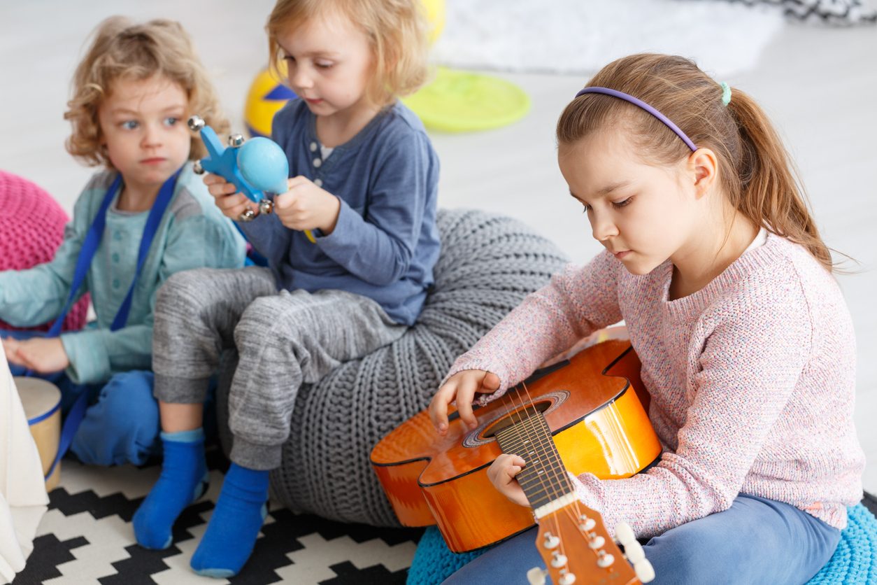 Εξωσχολικές δραστηριότητες: Πώς μπορούν γονείς και παιδιά να διαχειριστούν το απαιτητικό πρόγραμμα;