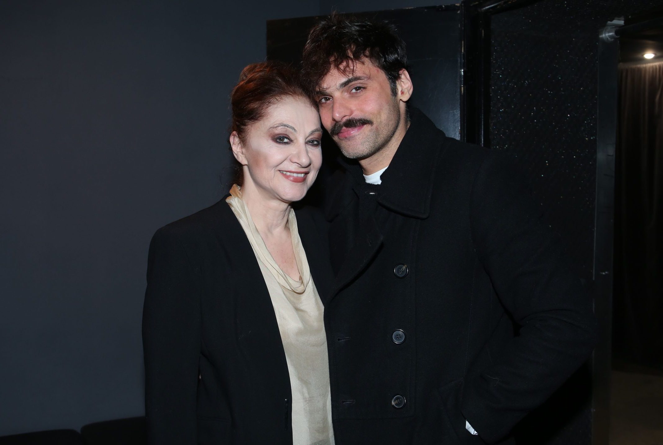 "Στην αγκαλιά του πατερούλη της": Η Φιλαρέτη Κομνηνού φωτογραφίζει τη νεογέννητη εγγονή της