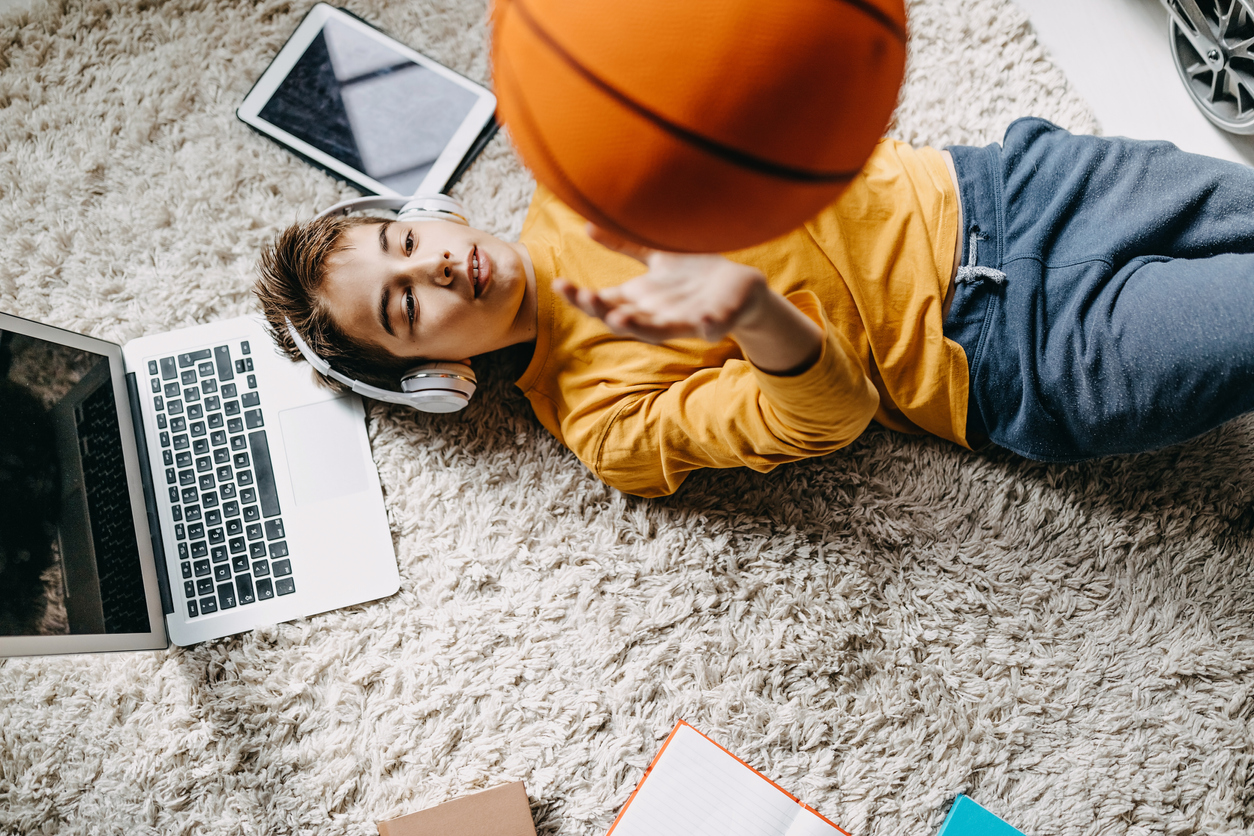 Πόσο επικίνδυνοι είναι οι θόρυβοι των συσκευών ακρόασης και της σύγχρονης ζωής για την ακοή των παιδιών;