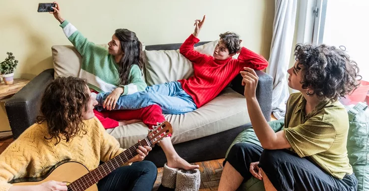 Οι μελωδίες που αγαπάμε να ακούμε κάθε Κυριακή