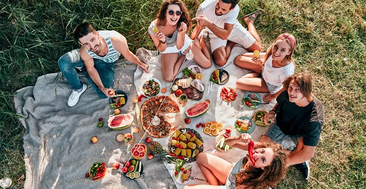 Πικνίκ την Κυριακή: Συντροφιά και Coca-Cola