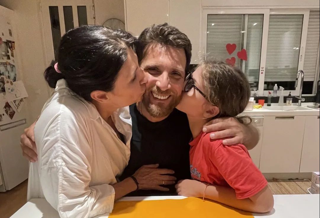 Θανάσης Πάτρας: «Ο άντρας καταλαβαίνει ότι έγινε πατέρας όταν κρατήσει το παιδί στην αγκαλιά του»