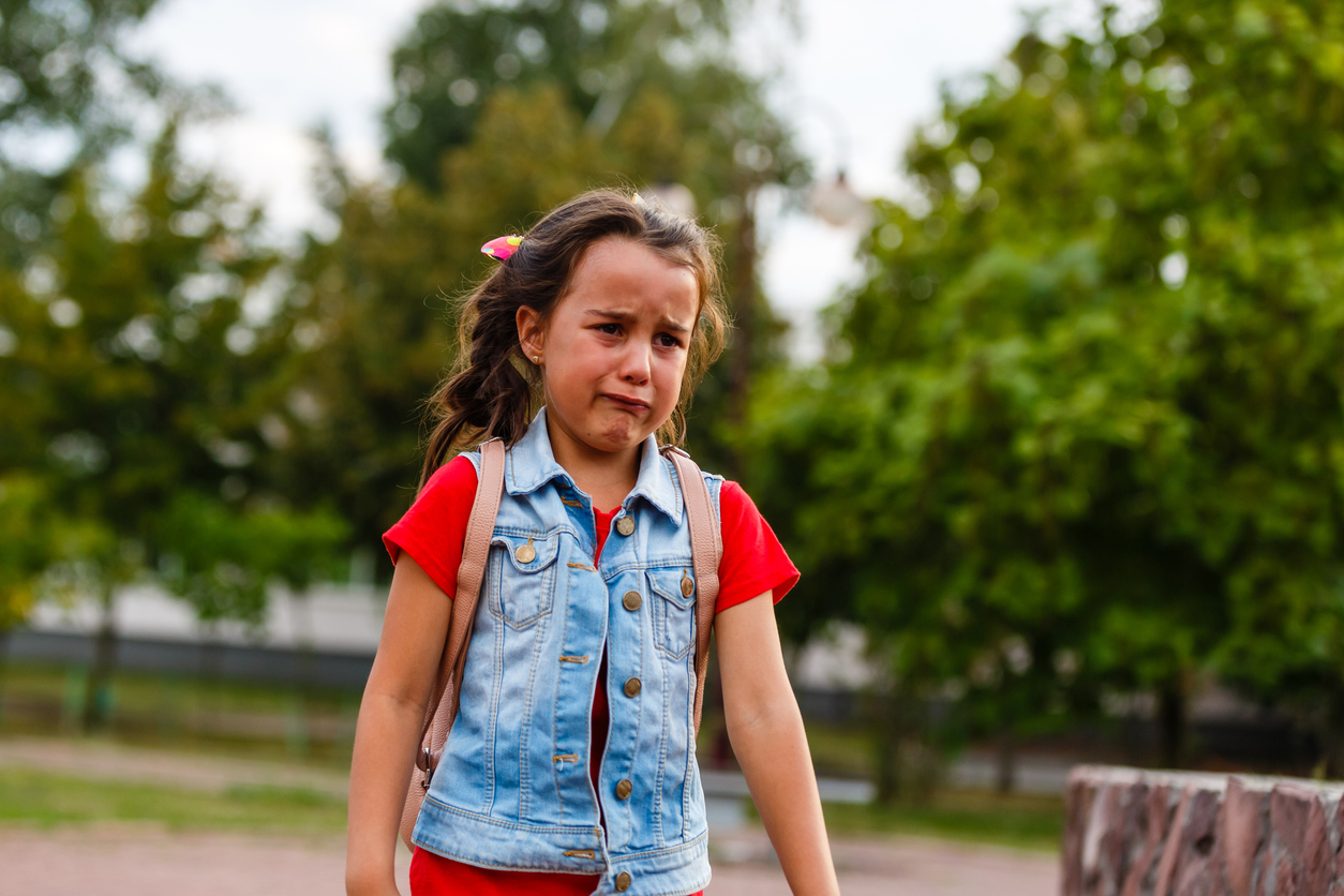 “Μαμά δεν θέλω να ξαναπάω σχολείο ποτέ”: Πώς διαχειριζόμαστε την άρνηση ενός μικρού παιδιού να πηγαίνει σχολείο