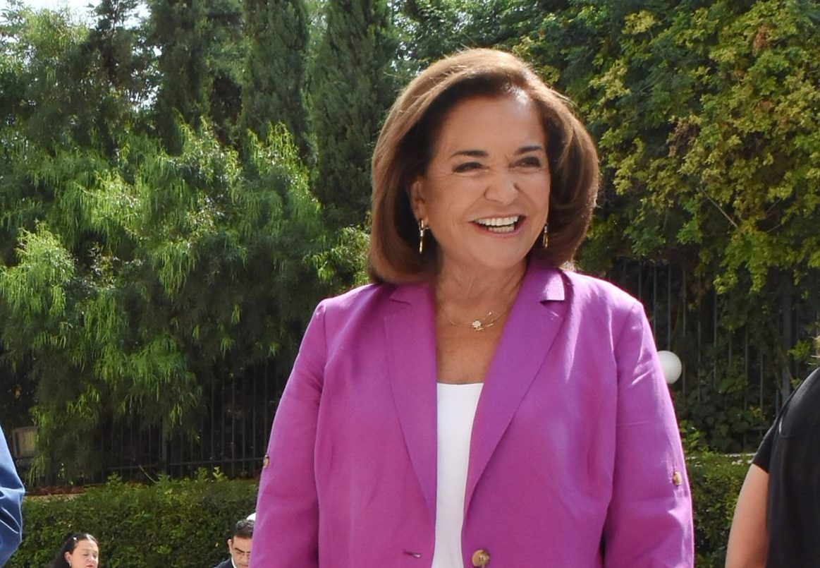 "Έχω ζήσει τί θα πει να πεθαίνει ο βιολογικός γονιός και το παιδί να πηγαίνει στην Πρόνοια": Η Ντόρα Μπακογιάννη για την τεκνοθεσία από ομόφυλα ζευγάρια