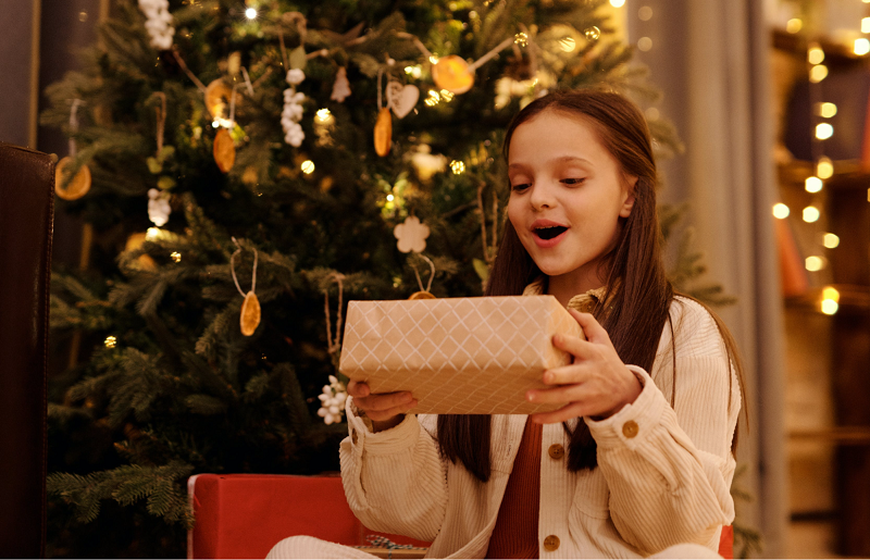 Ποιος δε θα ήθελε χριστουγεννιάτικες βραδιές πλαισιωμένες από μοναδικά, διασκεδαστικά και πρωτότυπα παιχνίδια για όλες τις ηλικίες;