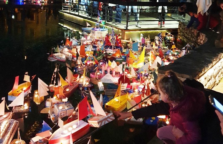 «Καραβάκια των ευχών»: Τα παιδιά στη Δράμα στέλνουν τις ευχές τους και κρατούν ζωντανές τις παραδόσεις