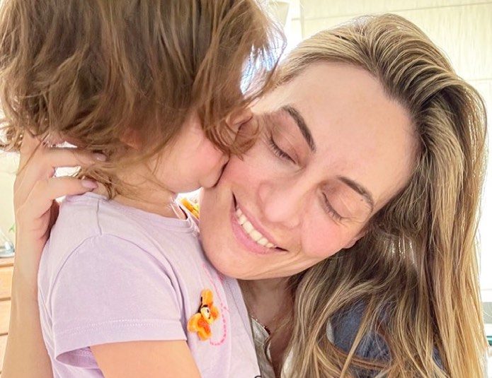 "Πώς θα πείσω το παιδί μου να μη μπαίνει ποτέ σε ξένα αυτοκίνητα;": Η ανάρτηση της Ελεονώρας Μελέτη για τα τροχαία στην χώρα μας