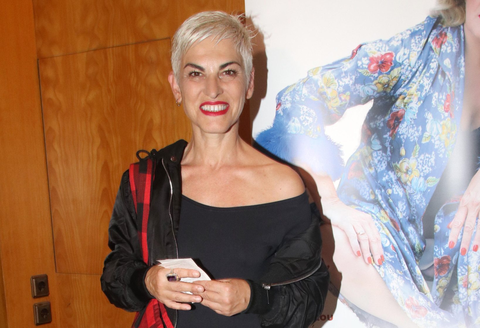 "Mεγαλώσαμε σε ένα εντελώς γκέι περιβάλλον τα παιδιά μας και είναι straight": Η Ελένη Ψυχούλη μιλά με αφορμή το νομοσχέδιο για τα ομόφυλα ζευγάρια