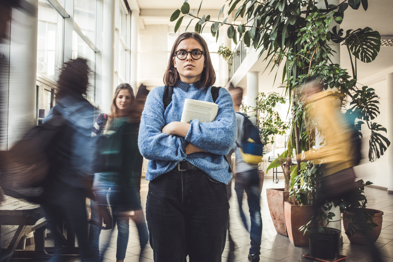 Σοκαρισμένες οι μαθήτριες: Επιδειξίας έστηνε καρτέρι έξω από φροντιστήριο- Η καθηγήτριά τους βοήθησε στη σύλληψη