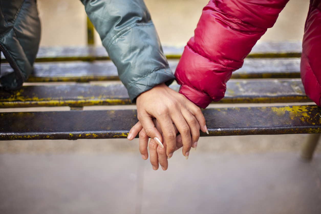 Η αληθινή ιστορία ενός ομόφυλου ζευγαριού: Η Κατερίνα διαγνώστηκε με καρκίνο και η Νικολέτα δεν δικαιούται την επιμέλεια του παιδιού τους