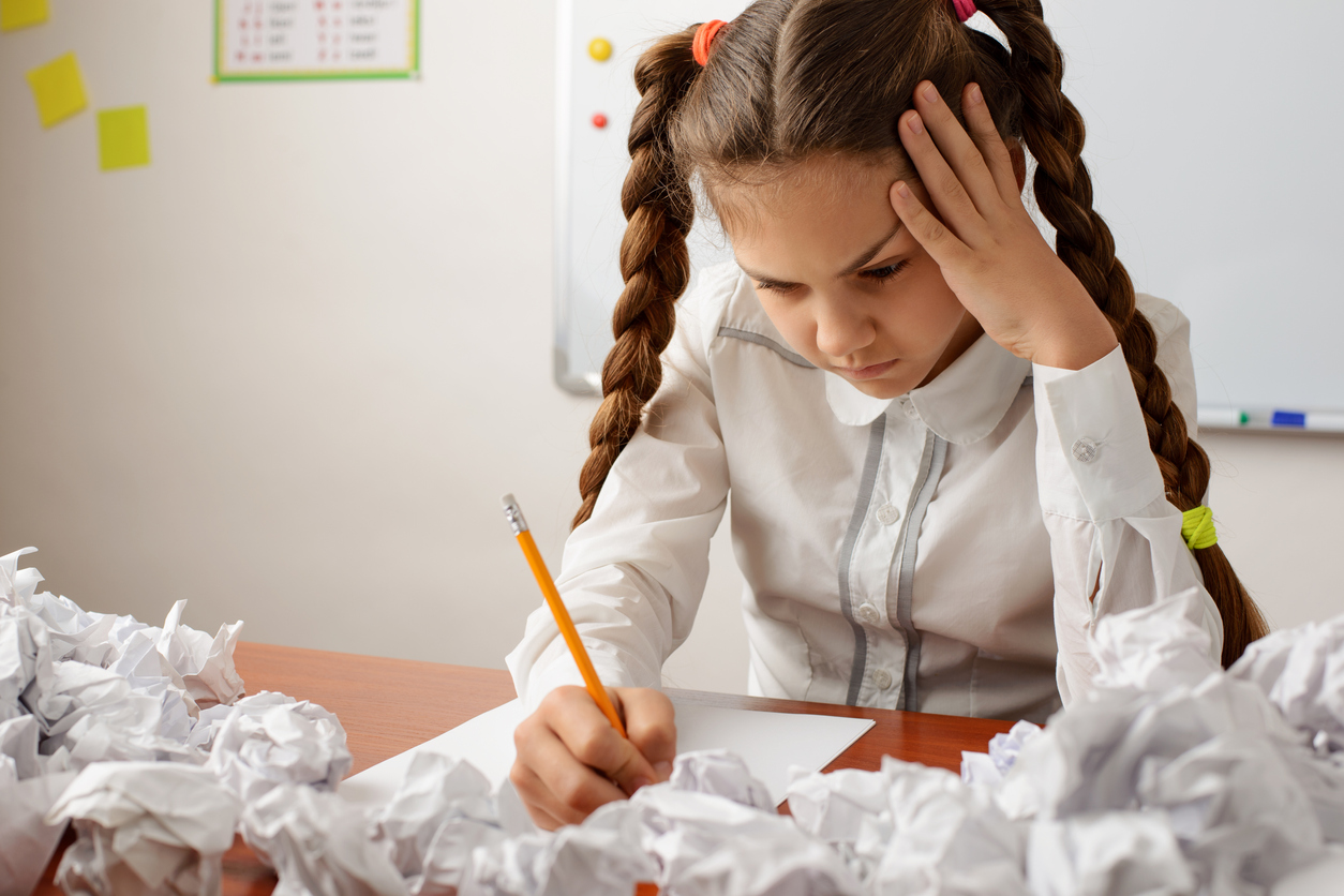 Πώς ένα παιδί μπορεί να μάθει από τα λάθη του; Ο ρόλος των γονιών και το “παιχνίδι” που τα βοηθά να τα αποδεχτούν