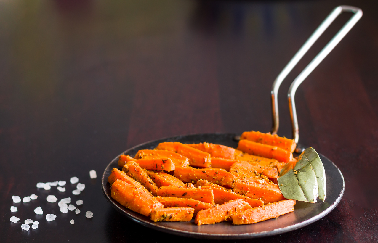 Συνταγές με λαχανικά για παιδιά που δεν τα τρώνε εύκολα: Μπαστουνάκια καρότου με παρμεζάνα