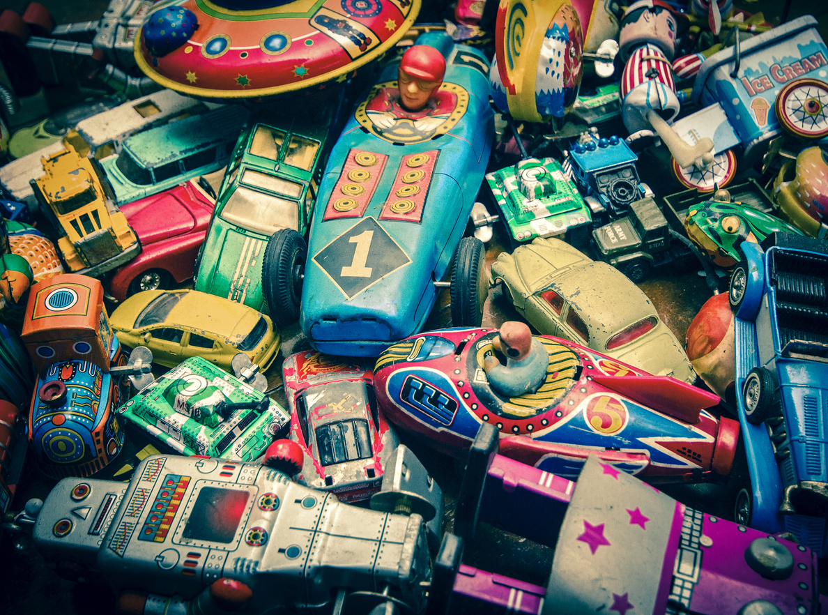 Ένα μαγαζί στο Μοναστηράκι δίνει την ευκαιρία στα παιδιά μας να παίξουν με παιχνίδια των δικών μας παιδικών χρόνων