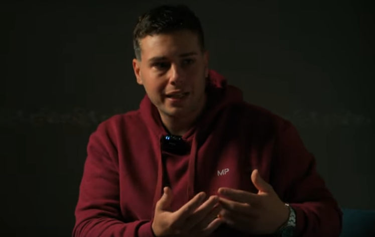 "Οι γονείς να βρίσκονται κοντά στα παιδιά τους. Υπάρχουν παιδιά που ντρέπονται": Όσα είπε ο YouTuber Αλέξανδρος Κοψιάλης που βοήθησε την αστυνομία στη σύλληψη του 43χρονου παιδόφιλου