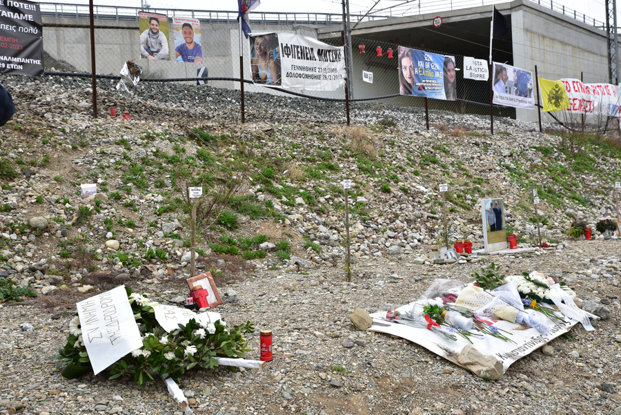 "Ένας χτύπος για κάθε ψυχή που έφυγε": Οι καμπάνες σε όλη τη χώρα θα χτυπήσουν πένθιμα 57 φορές