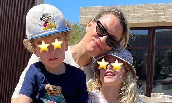 Μπιάνκα και Κάρολος Κρασσάς: Στόλισαν κι έφτιαξαν κουραμπιέδες μαζί με τη μαμά τους, Βίκυ Καγιά