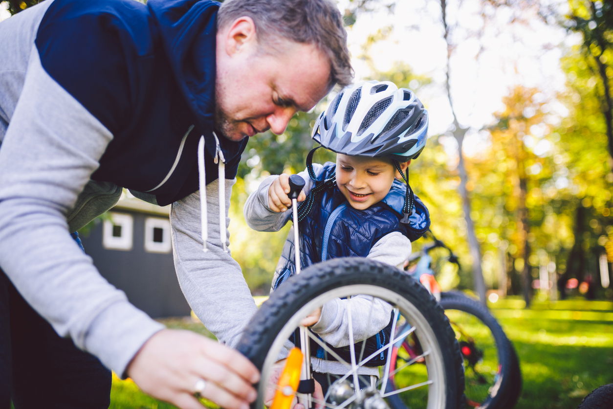 «Οι άνθρωποι δεν ξέρουν πώς να μεγαλώσουν τα παιδιά τους»: Η συμβουλή του διάσημου επιστήμονα Jacque Fresco στους γονείς