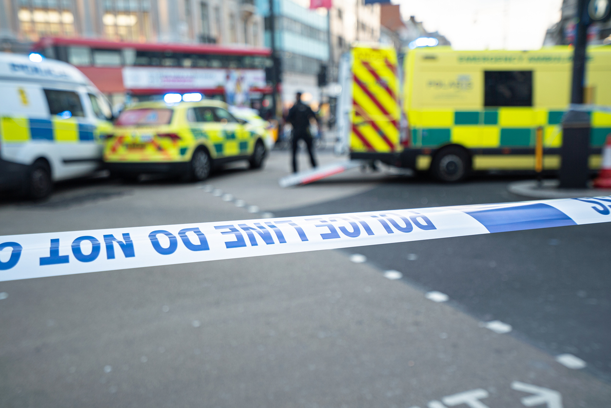 "Tα τραύματα στη μητέρα και τη μικρή κόρη της θα μπορούσαν να αλλάξουν τη ζωή τους": Άντρας επιτέθηκε με καυστικό υγρό σε μητέρα και τα δύο παιδιά της στο Λονδίνο