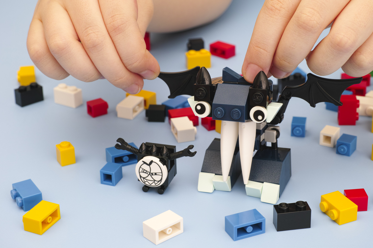 Πώς το παιχνίδι με τα δημοφιλή τουβλάκια δίνει καινοτόμες λύσεις και εμπνέει τα παιδιά