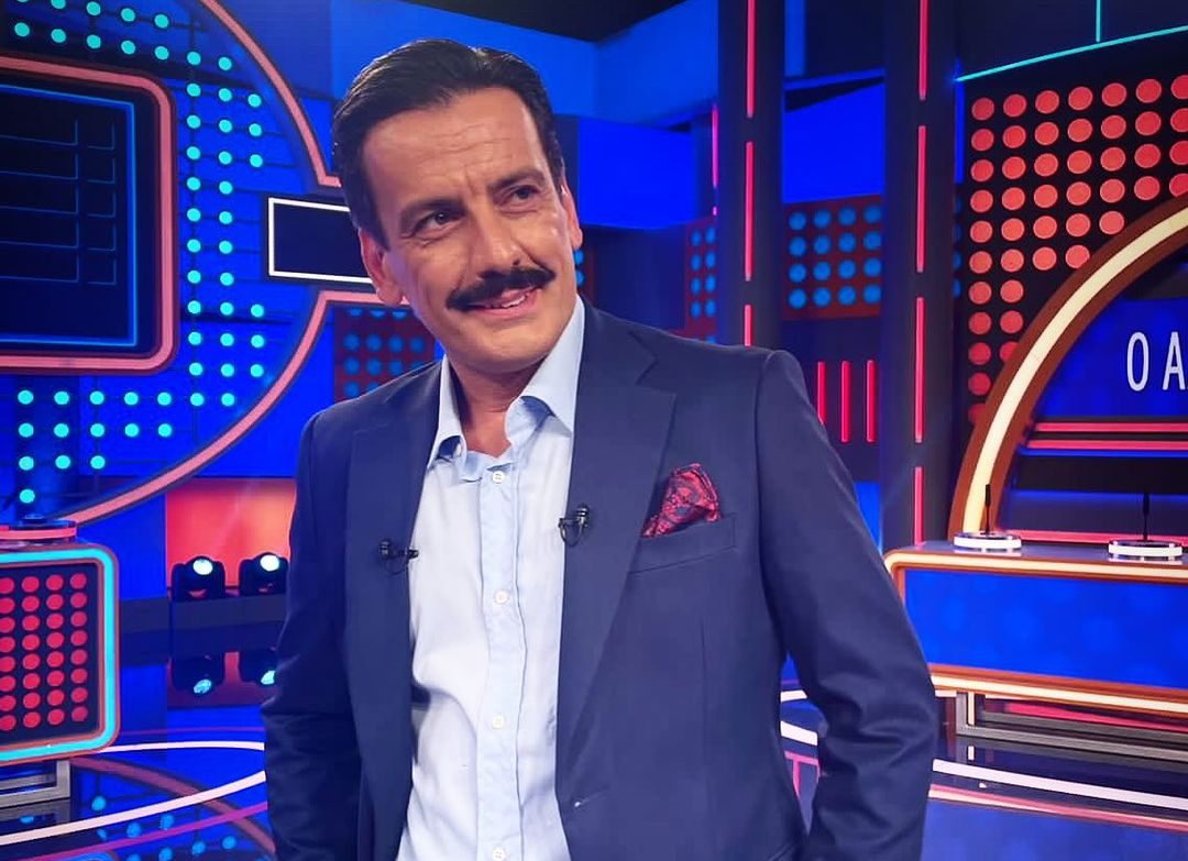 Ο Θάνος Κιούσης έχει βρει τον πιο διασκεδαστικό τρόπο για να παραλαμβάνει τον γιο του από το σχολικό κάθε μέρα