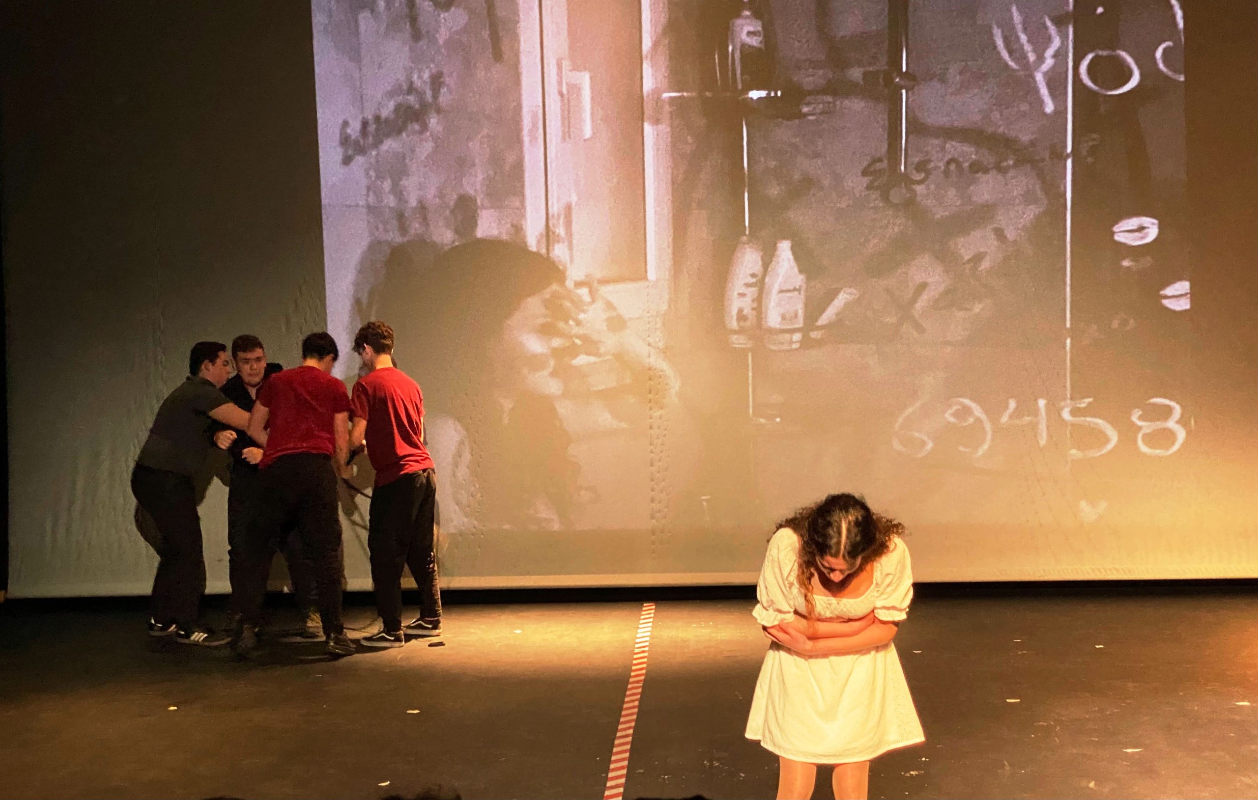 «Μαμά φεύγω»: Ένα θεατρικό έργο για την ενδοσχολική βία γραμμένο από μαθητές λυκείου