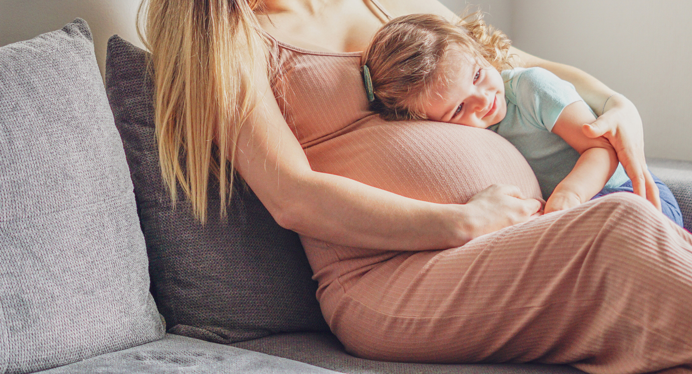 Πότε αρχίζει να ακούει ένα μωρό στη μήτρα;