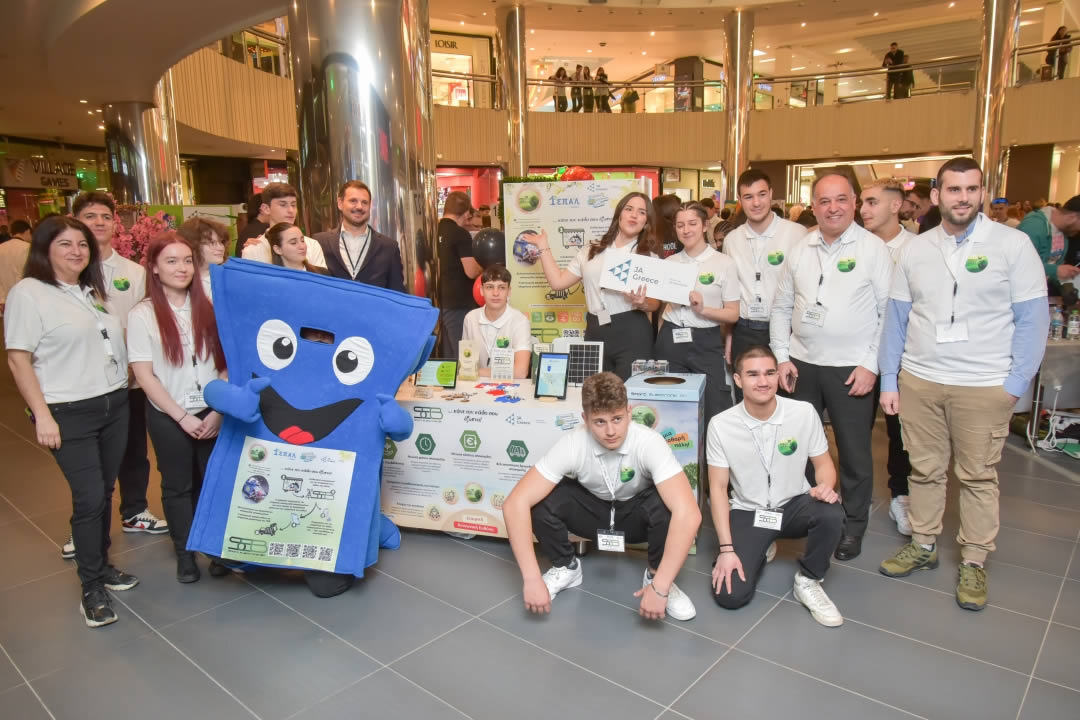 Μια καινοτόμα μαθητική επιχείρηση και εφαρμογή λύνει το πρόβλημα των υπερχειλισμένων κάδων απορριμμάτων στους δρόμους