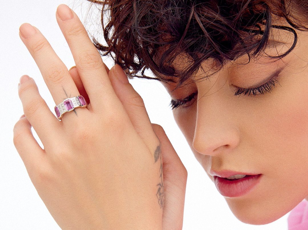 H Easter 2024 συλλογή του οίκου SERKOS εστιάζει σε φίνα κοσμήματα που θα περάσουν από γενιά σε γενιά ως το πιο πολύτιμο οικογενειακό κειμήλιο