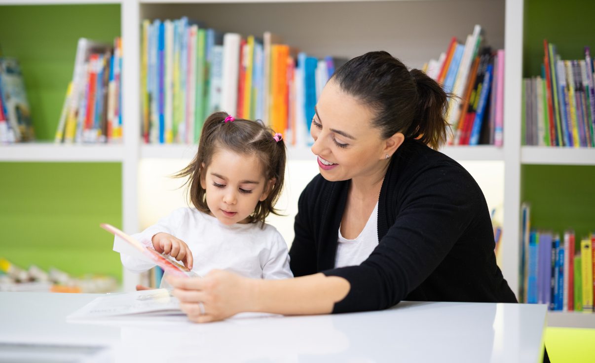 Παγκόσμια Ημέρα του Βιβλίου: Τα βιβλία που διαβάζουμε μαζί με τα παιδιά μας