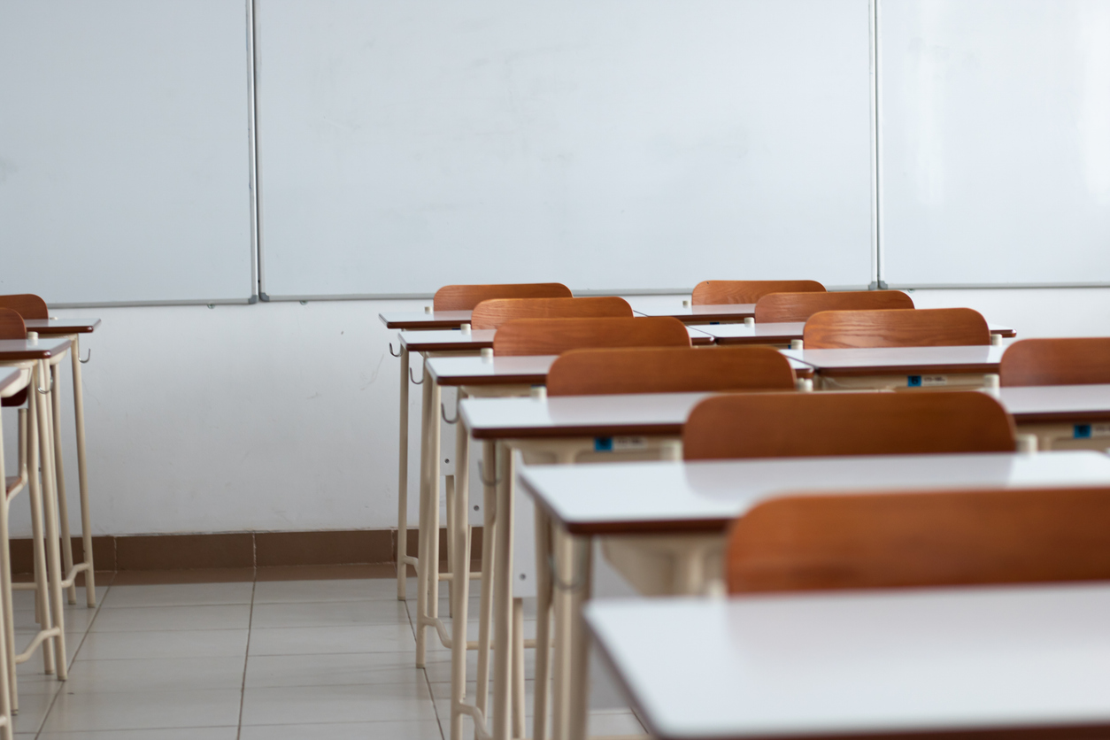 Φθιώτιδα: Έπεσε η ψευδοροφή σε τάξη Λυκείου εν ώρα μαθήματος