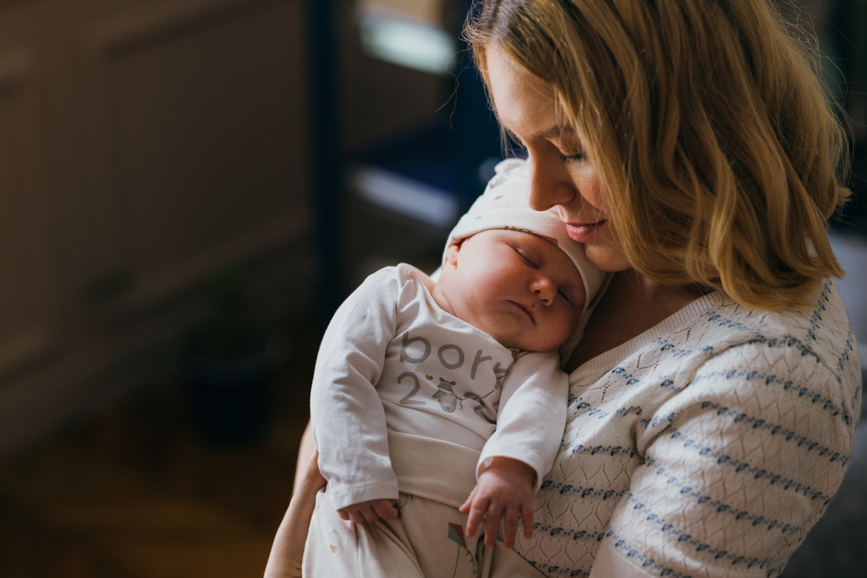 Αναδρομικά από 400 ευρώ ως 1.500 ευρώ για επιδόματα γέννας - Πότε θα γίνουν οι πληρωμές