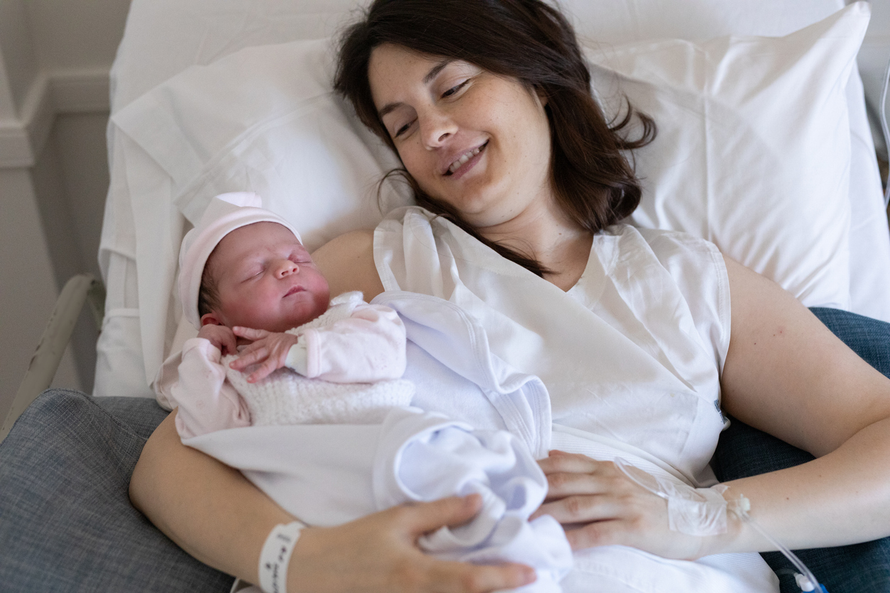 Μια ιστορία γέννας με καισαρική τομή: "Είμαι περήφανη για το σώμα μου. Εμπιστεύθηκα το ένστικτο του μωρού μου"