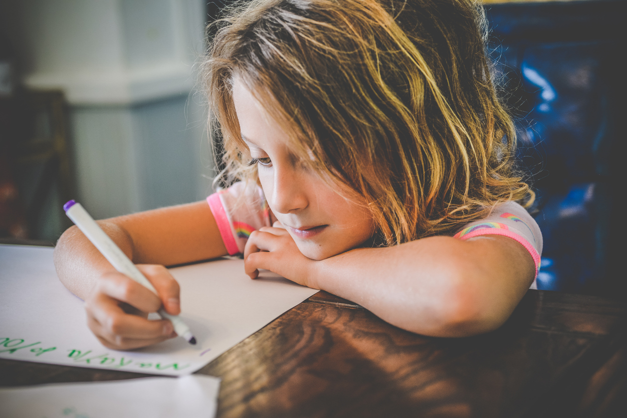 Οι συμπεριφορές των γονιών που διαμορφώνουν χαρακτήρες που θέλουν μόνο να ευχαριστούν τους άλλους