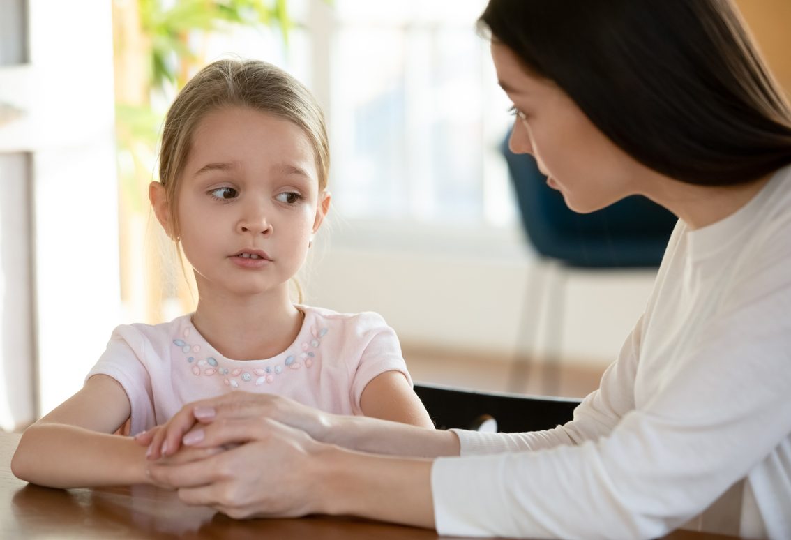 Όταν οι γονείς αποφεύγουν να εκθέσουν τα παιδιά στα αρνητικά συναισθήματα