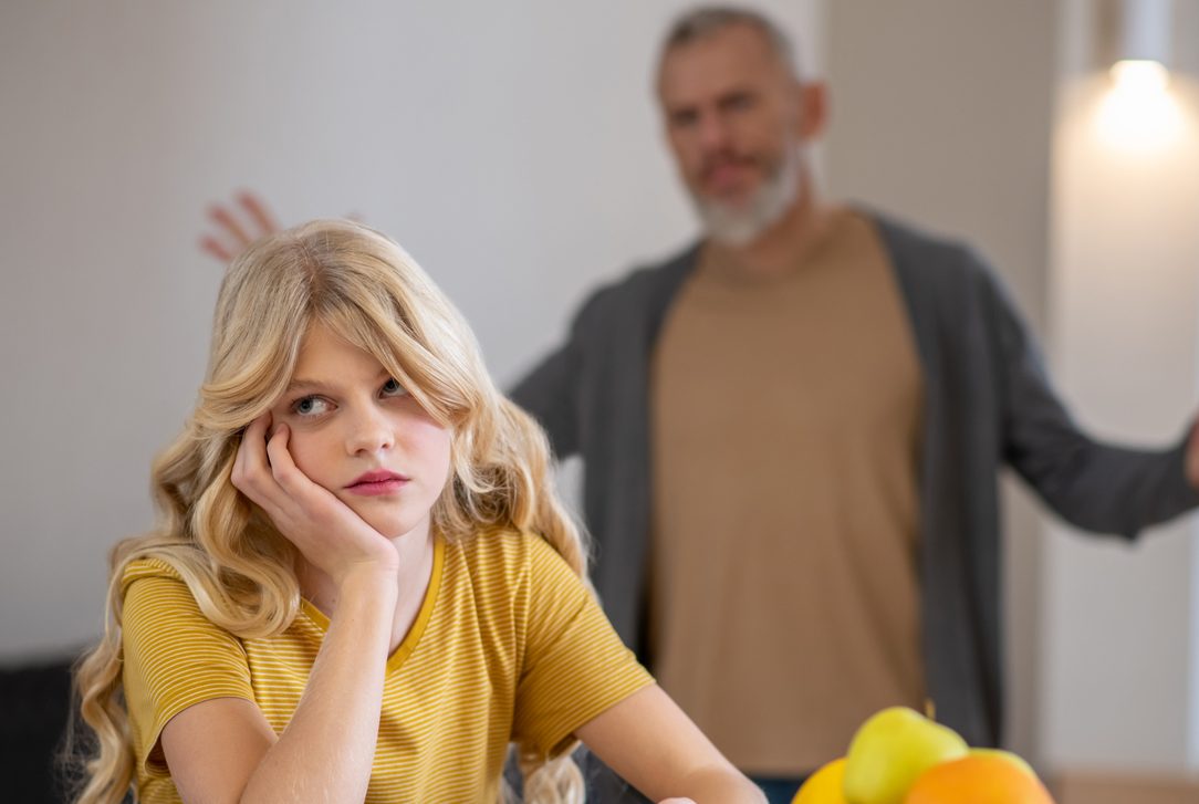 10 πράγματα που όλοι οι γονείς εφήβων πρέπει να θυμούνται καθημερινά (για να μην φρικάρουν)