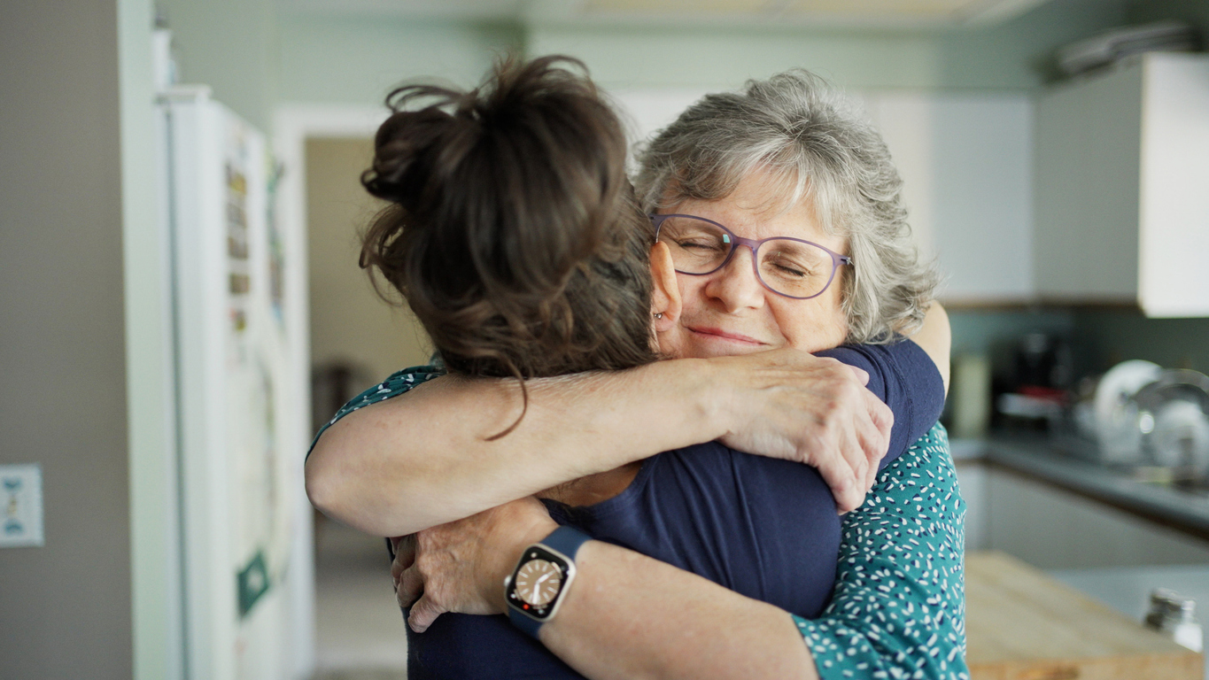 5 φράσεις που όλοι οι γονείς θέλουν να ακούσουν όταν τα παιδιά τους ενηλικιωθούν, σύμφωνα με τους ψυχολόγους