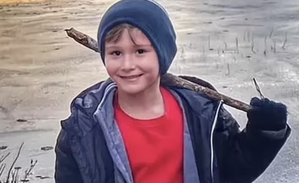 Πατέρας έλεγε παχύσαρκο τον 6χρονο γιο του - Τον έβαζε να τρέχει ασταμάτητα στον διάδρομο: Η δίκη για τον θάνατο του παιδιού