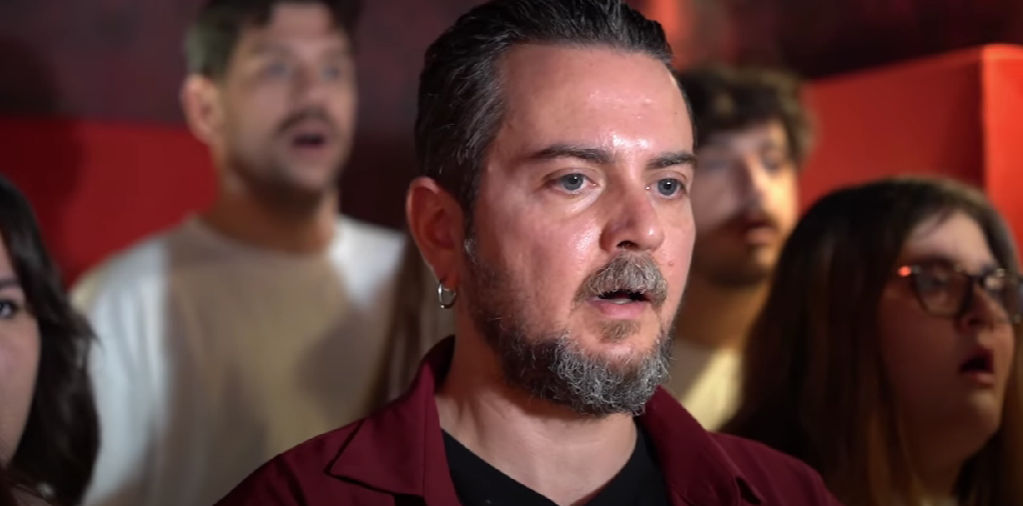 "Δικαίωση ζητάω για ό,τι μου στέρησαν μαμά"- Το συγκλονιστικό τραγούδι στο οποίο συμμετέχει ο Θοδωρής Ελευθεριάδης που έχασε τη μητέρα του στα Τέμπη