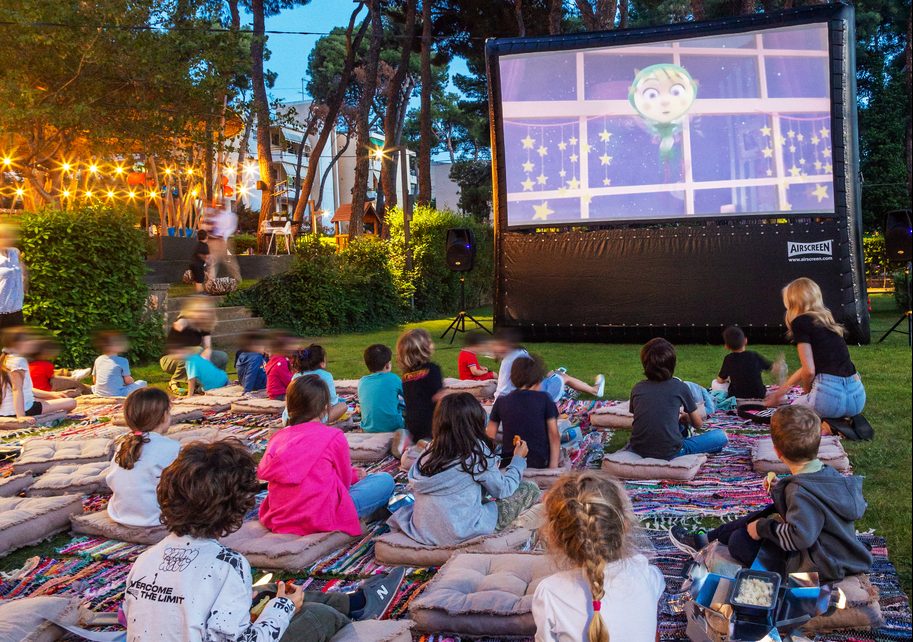 Kids Summer Cinema Nights στο Domotel Kastri: Μια μαγική καλοκαιρινή εμπειρία για μικρούς και μεγάλους