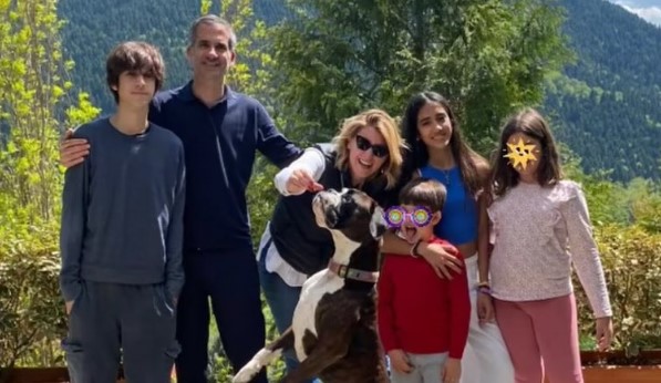 Παύλος Μπακογιάννης: Ο 17χρονος γιος του Κώστα Μπακογιάννη ψήφισε για πρώτη φορά μαζί με τον πατέρα του (Φωτογραφία)