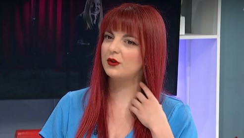 Χρύσα Κατσαρίνη: "Η μαμά μου έσπασε αυτόν τον κύκλο της βίας, έφυγε κι έτσι μου έμαθε να φεύγω κι εγώ"