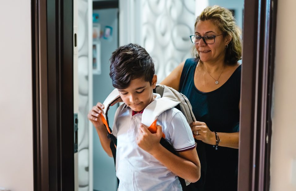 "Αν θέλεις το παιδί σου να έχει αυτοπεποίθηση, σταμάτα να τα κάνεις όλα εσύ"