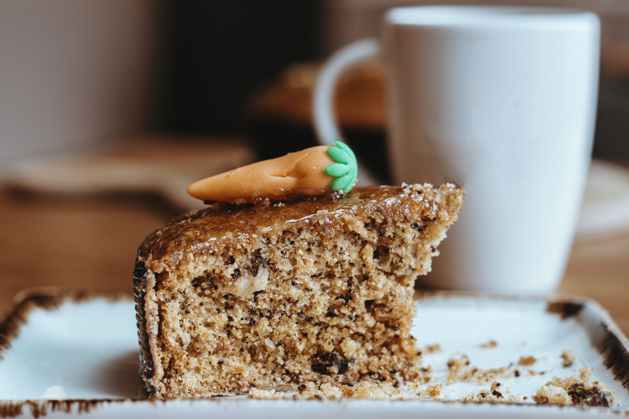 Κέικ καρότου με λάδι και καρύδια: Η αυθεντική συνταγή χωρίς βούτυρο