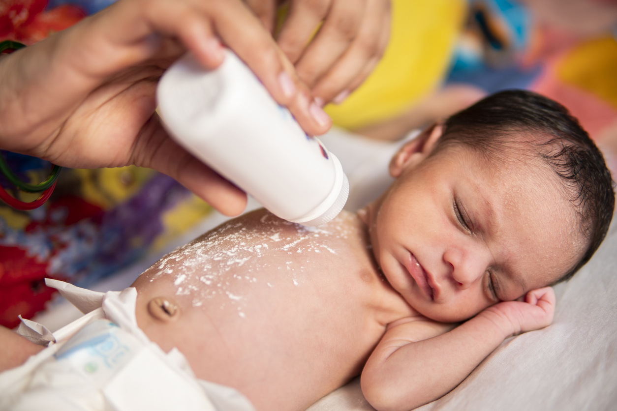 Μπορεί ένα βρεφικό ταλκ να προκαλέσει καρκίνο; Το πρόστιμο 260 εκατομμυρίων σε εταιρεία που προκαλεί προβληματισμούς