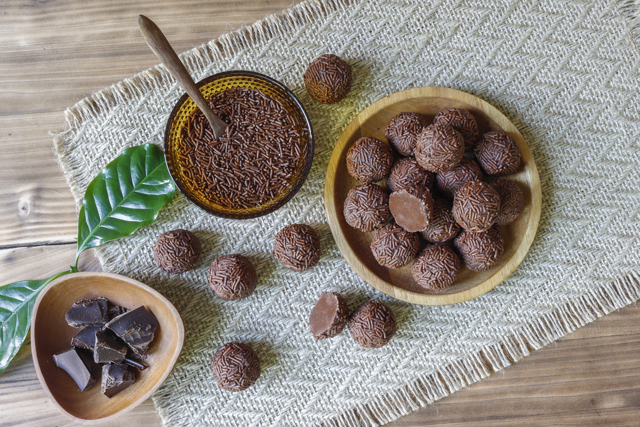 Εύκολα σπιτικά τρουφάκια σοκολάτας με καρύδια και πτι-μπερ