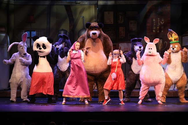 "Η Μάσα και ο Αρκούδος, μια μεγάλη γιορτή": Η παράσταση που σκηνοθετεί η Ταμίλλα Κουλίεβα περιοδεύει σε όλη την Ελλάδα