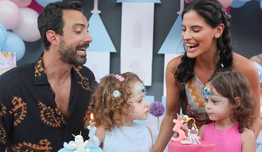 "Mόλις φεύγουν λες που είναι τα παιδάκια μου": H ανάρτηση της Χριστίνας Μπόμπα για τις μέρες που ήταν στο σπίτι χωρίς τις κόρες της