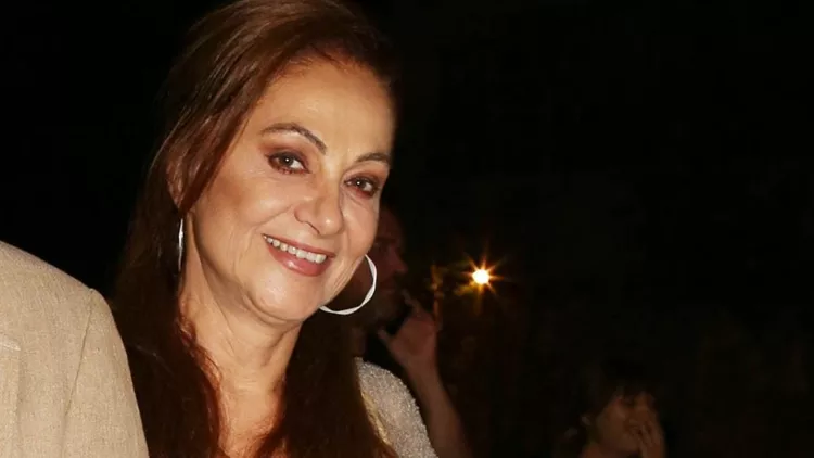 H τρυφερή αγκαλιά: H Φιλαρέτη Κομνηνού με τον 43χρονο γιο της είναι ο ορισμός του #momgoals